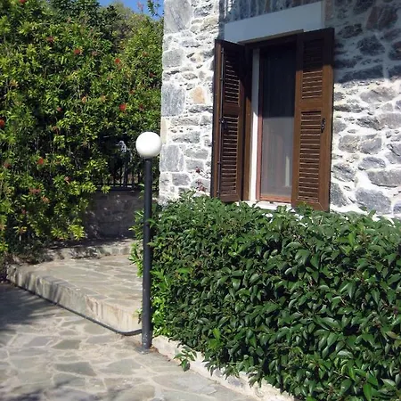Traditional Stone House With Beautiful Garden Agia Sofia (Tamyneoi)