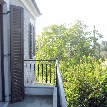 וילה Traditional Stone House With Beautiful Garden Agia Sofia (Tamyneoi)