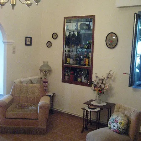 וילה Traditional Stone House With Beautiful Garden Agia Sofia (Tamyneoi)