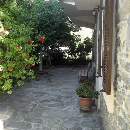 וילה Traditional Stone House With Beautiful Garden Agia Sofia (Tamyneoi)
