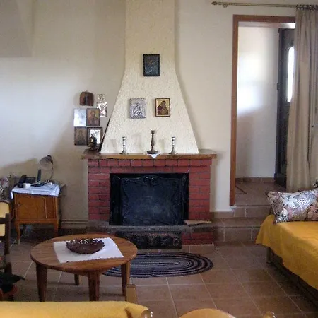 וילה Traditional Stone House With Beautiful Garden Agia Sofia (Tamyneoi)