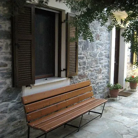 וילה Traditional Stone House With Beautiful Garden *