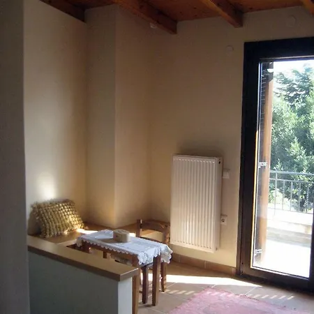 וילה Traditional Stone House With Beautiful Garden *